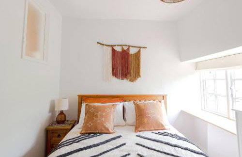 Beautiful 3BD Thatched Stone Cottage Kettering - Photo 17