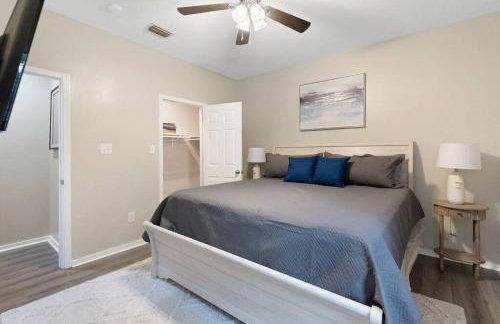 Spacious Country Living with Fishing Lake - Foto 9