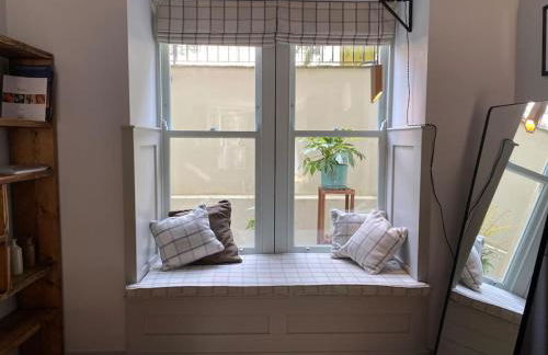 Stylish 2 bedroom self-contained apartment in the heart of Clifton Village - Foto 1