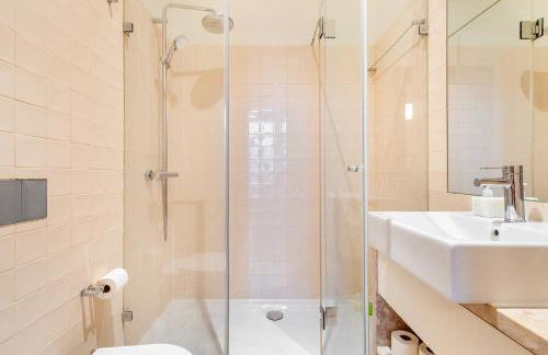 WHome Modern Comfort in Old Lisbon - Photo 4