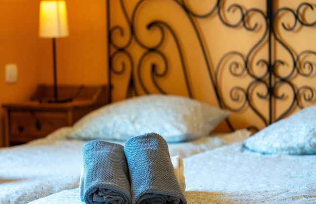 Villa in Montbrun With Pool and Mountain Views - Photo 3