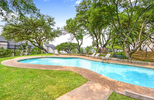 Charming Lakeside Condo - Moments to Lake Fun - Foto 17