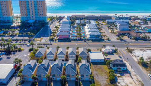 Beach Getaway for 15 A Few Steps from the Sand - Foto 2