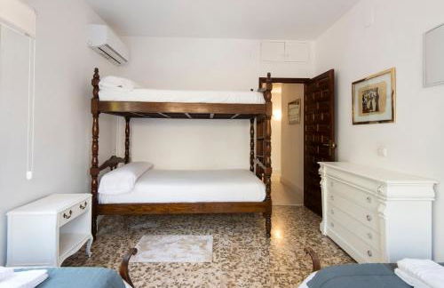 Queen Fabiola Villa, spacius home with private Pool in east Malaga - Photo 44