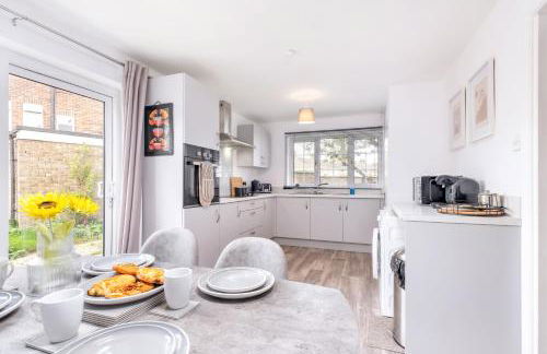 Stylish & Convenient 3 Bedroom House - Perfect for Contractors and Leisure Guests - Sleeps up to 5 - Foto 20