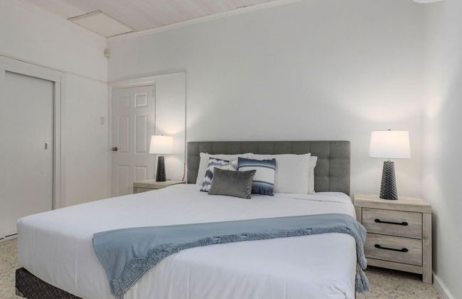 3BR Home w Pool in Downtown 5min Walk 2 Beach - Foto 1