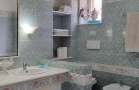 Villa Mareluna with pool - Photo 39