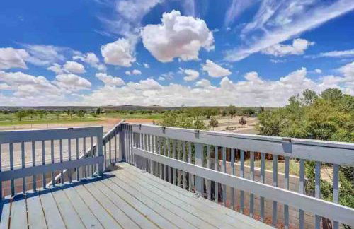 Comfy, contemporary quiet retreat vacation home with views - Foto 18