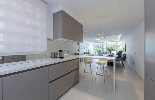 Luxury 5-Bedroom Townhouse in Puente Romano - Foto 2