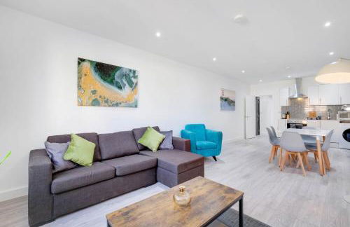 Luxurious 1 Bed Serviced Apartment with Wi-Fi - Photo 54