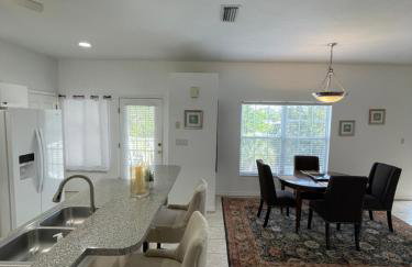 Gorgeous condo with pool view in walking distance to Siesta Key Beaches - Foto 8