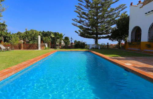 Hacienda Clavero Four Garden Apartment - Photo 2