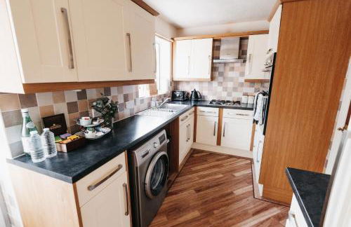 Booker Avenue House - 4 bedroom house with garden and parking - Foto 11