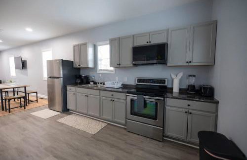 3 Min to Downtown - 10 Min to Elon - Smart TVs - Foto 16