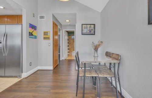 Point Loma 2BR Townhome w Parking in Prime Location - Foto 14