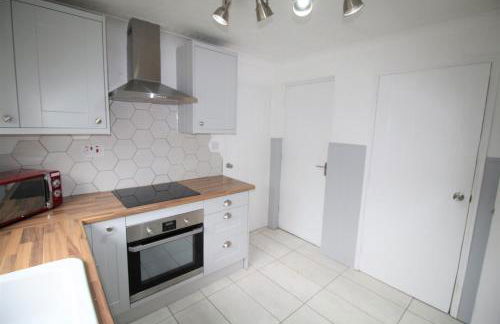 3 Bed Detached - Sleeps 5 - Private Garden & Parking Plus Garage - Quiet Cul De Sac Location - Dog Friendly - Fast Wifi - Close to Motorway Access - Foto 15