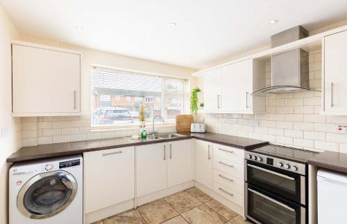 4-Bed Home for Contractors - Parking - Walk to Hospital - Foto 22