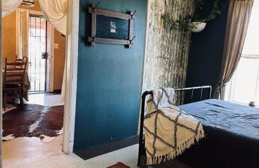 1900s Miner's cabin behind Tombstone Brewery - Foto 34