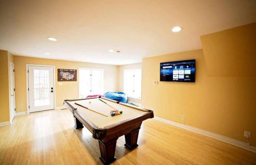 Stately Luxury Vacation Rental with a Private Hot Tub near Brown County State Park, Indiana - Foto 22