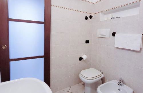 Lake and Guzzi view - Holiday Home - Foto 17