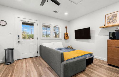 NEW! The Yellow Door- Downtown Wimberley w/ River Access - Foto 12