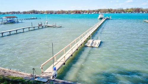 Newer Cottage on the Lake, ample space for boats - Foto 3