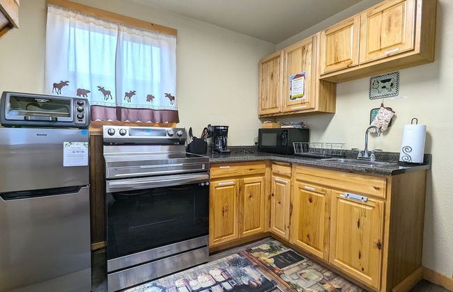 Yellowstone's Treasure Cabins - Photo 57