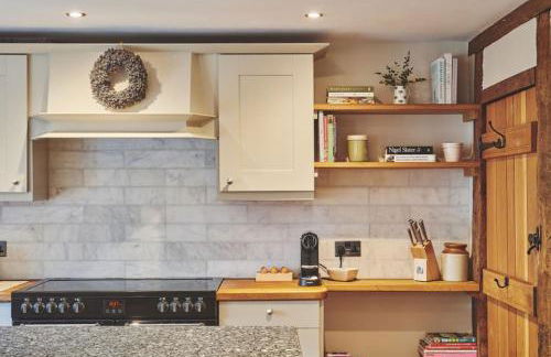 Luxury Spacious Country Home w/ Mountain Views - Photo 10