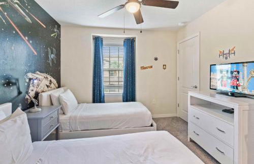 Townhome with Private Pool, BBQ & FREE Waterpark - Photo 40
