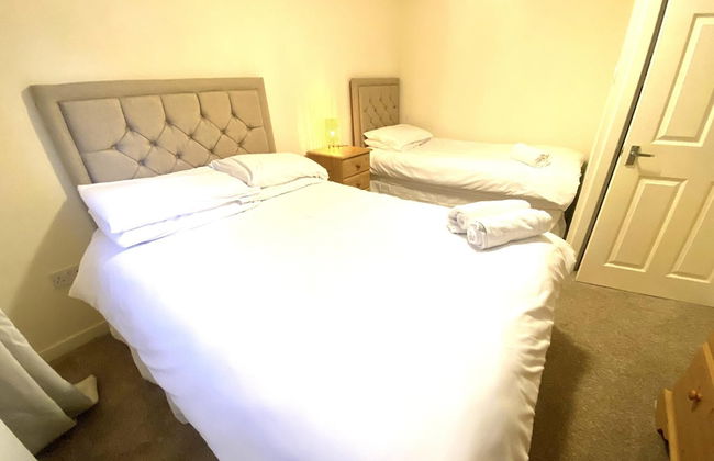 Stunning 4-bedroom Cabin With Hot Tub in Beattock! - Foto 3