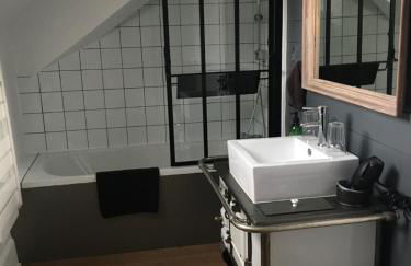 les chambres de pauline appartements avec climatisation et spa parking moto garage vélo - Foto 3