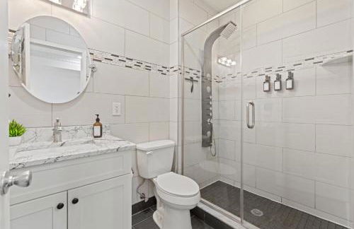 Elegant Urban Retreat in the Heart of Center City - Foto 15