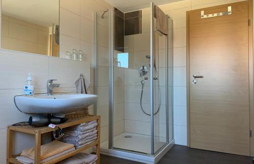 Haag Ferienwohnungen von "Small" bis "XL" für max 10 Personen und 6 Schlafzimmern - Foto 24