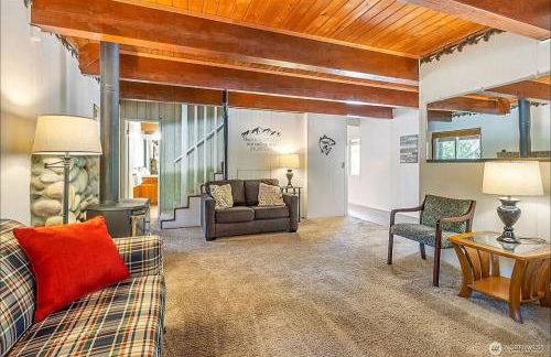 NEW: Steps from White River near Mount Rainier National Park - Foto 23