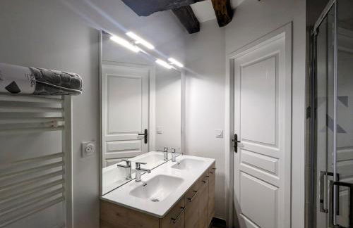 Maison familiale rénovée dans village médiéval - FR-1-591-712 - Foto 15