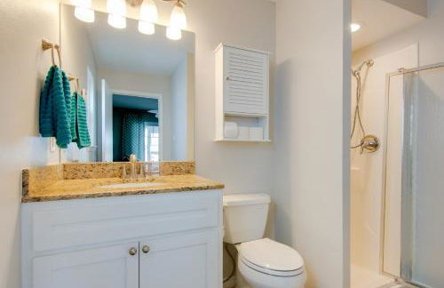 Waterfront Home with Deck and Pool in City-by-the-Sea - Foto 15