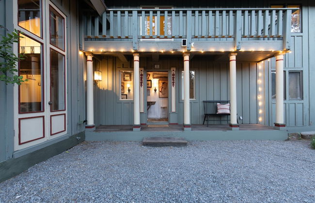 Everett by Avantstay 5mins to Palisades Tahoe w HOT TUB - Photo 33