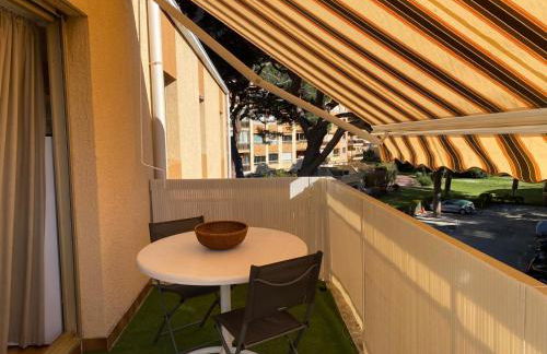 Appartement Port Hyères 2 ch terrasses box - Foto 10