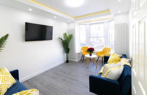 Open Mind Property - 6 Luxury Bedrooms with Free Parking - Photo 29