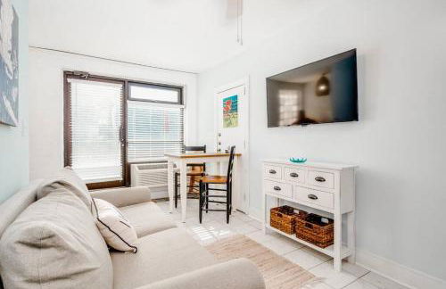 Why Knot Getaway...Rooftop with WaterView! Unit D - Foto 32