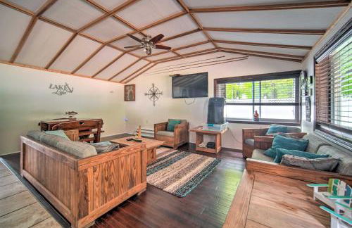 Jamestown Retreat with Hot Tub - Walk to Lake! - Foto 4