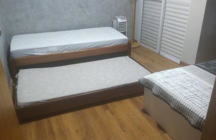 Apto 1o andar novo 2 Dorm - próximo ao centro - Foto 27