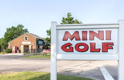 Renovated & Sophisticated Home Near Beach & Shops! - Photo 10