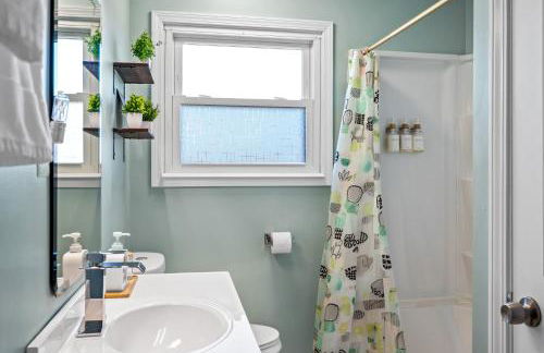 6 Min to Ark, Free Covered Parking, Deck and Grill - Foto 13