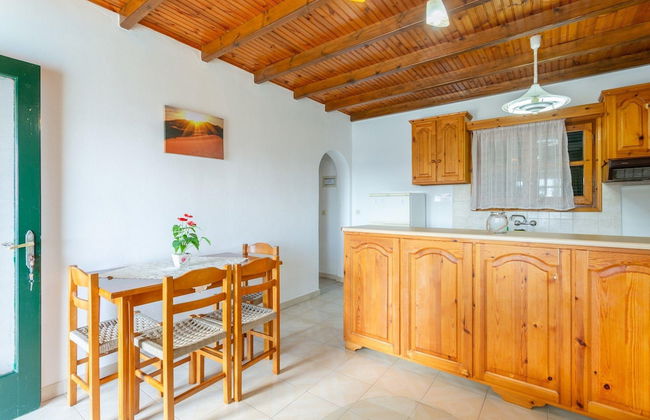 Sofia Large Private Pool Walk to Beach Sea Views A C Wifi Car Not Required - 1552 - Photo 28