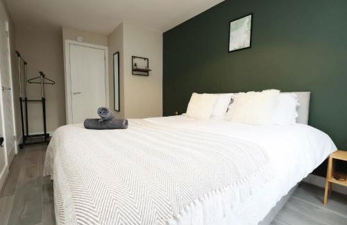 Perfect Booking 2 Bed Home in Merthyr Tydfil - Photo 3