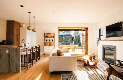 Colorful Sunnyside Escape - Walk to Dining & Parks - Foto 17