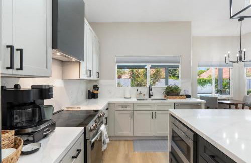 Modern Escape with Pool Ping Pong & Putting Green - Foto 9