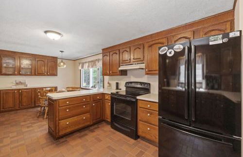 Lake Escape Family & Pet Friendly with Dock Access - Photo 38