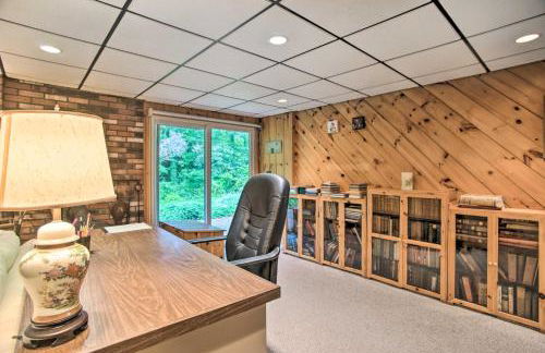 Deck and Grill, Walk to Beaches! Falmouth Retreat - Foto 77